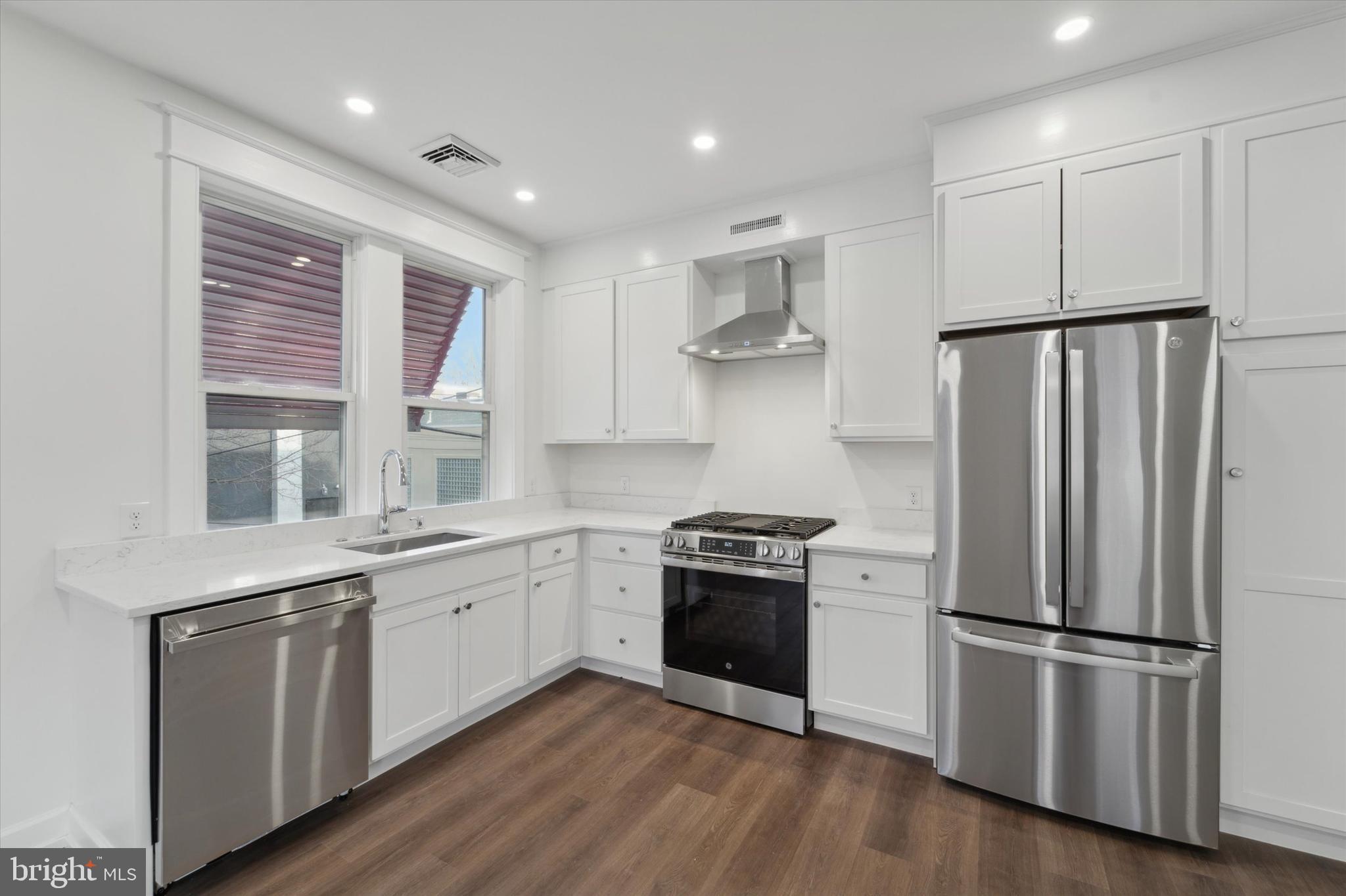 BRYN MAWR - Commercial Sale