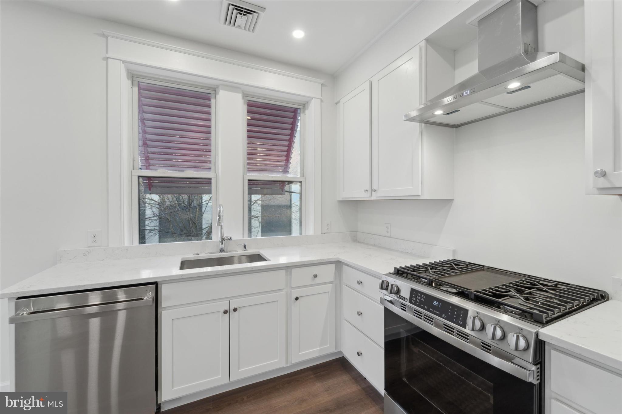 BRYN MAWR - Commercial Sale