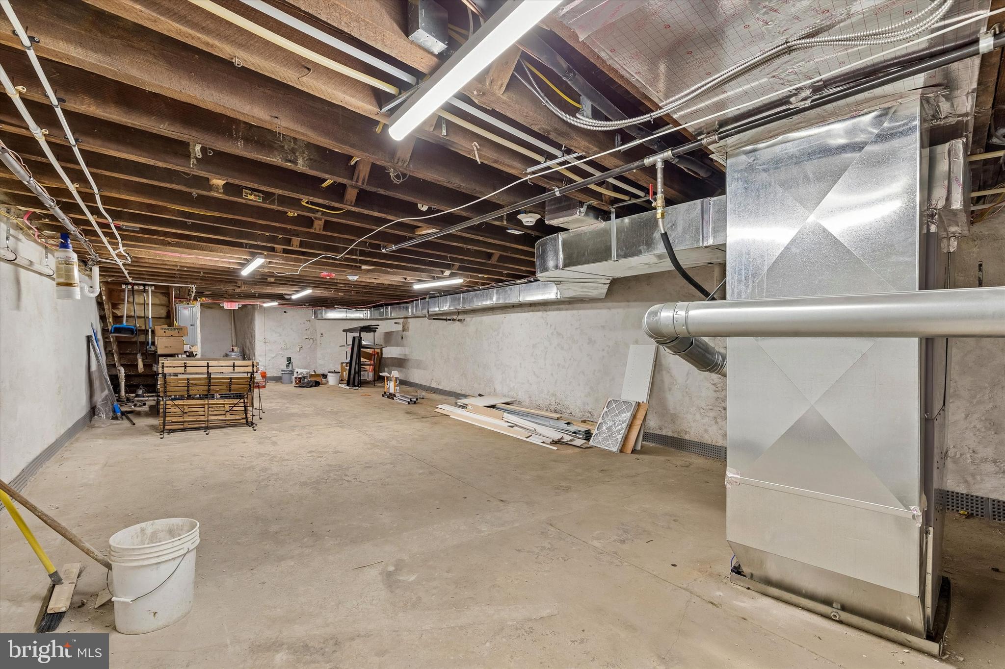 BRYN MAWR - Commercial Sale