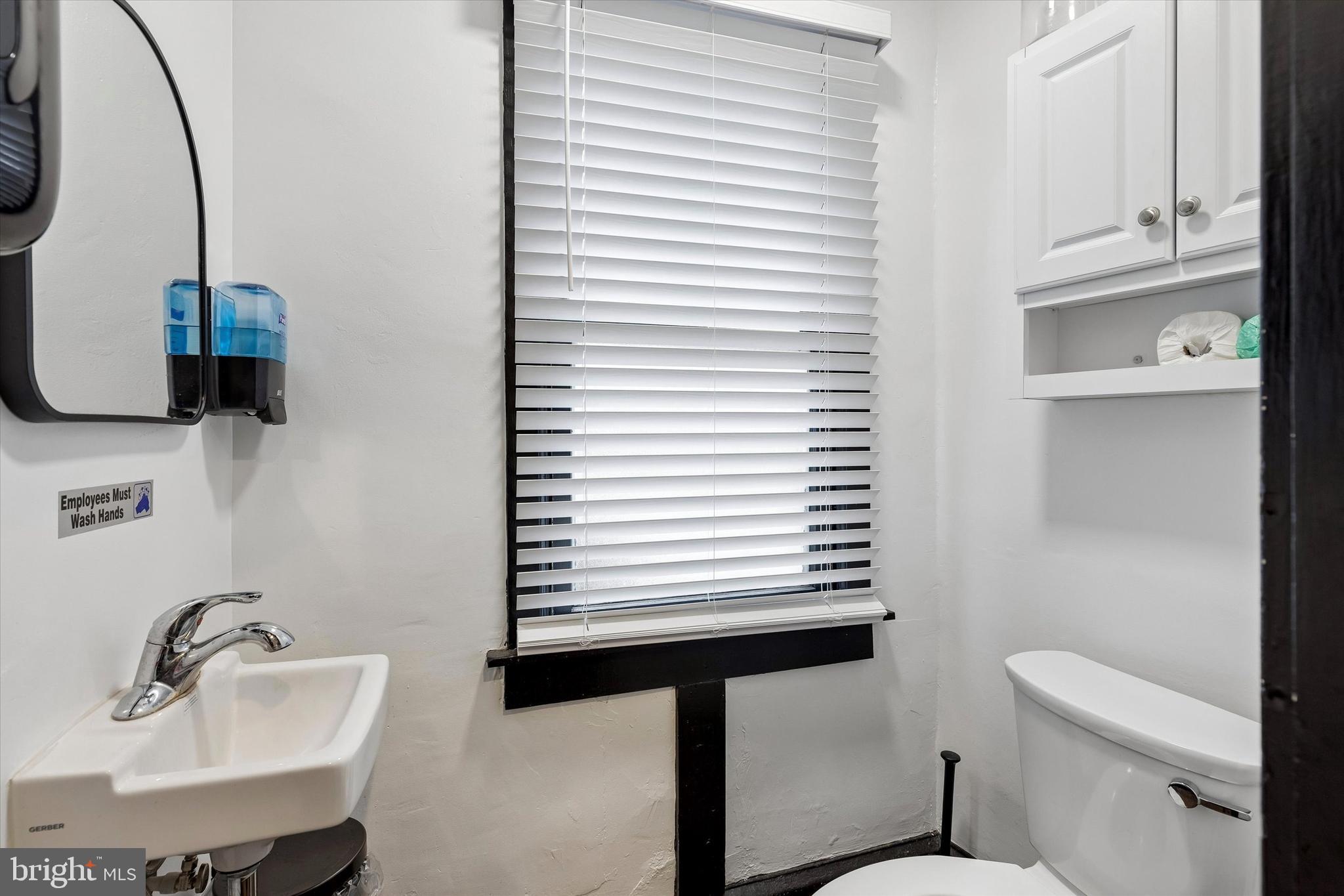 BRYN MAWR - Commercial Sale