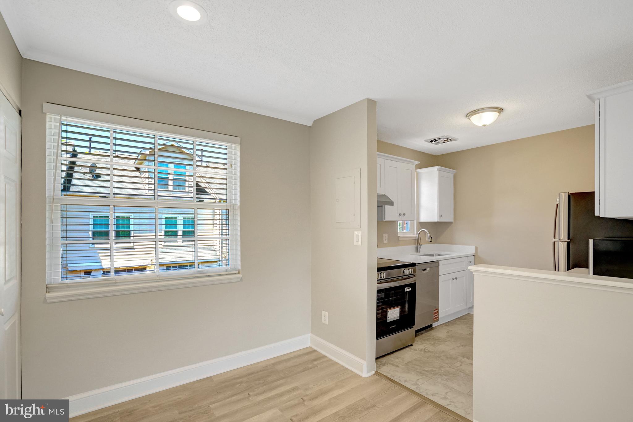 1708 W ABINGDON DRIVE 301