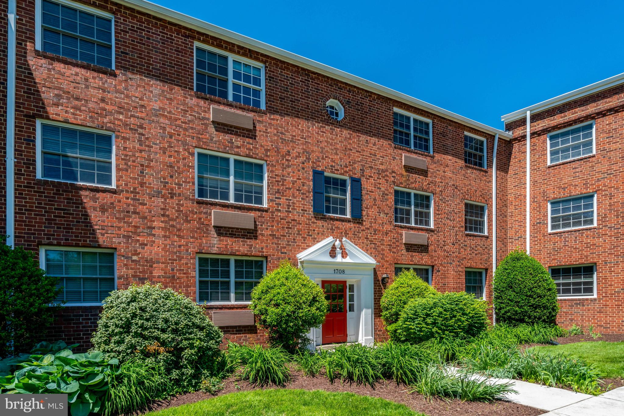 1708 W ABINGDON DRIVE 301