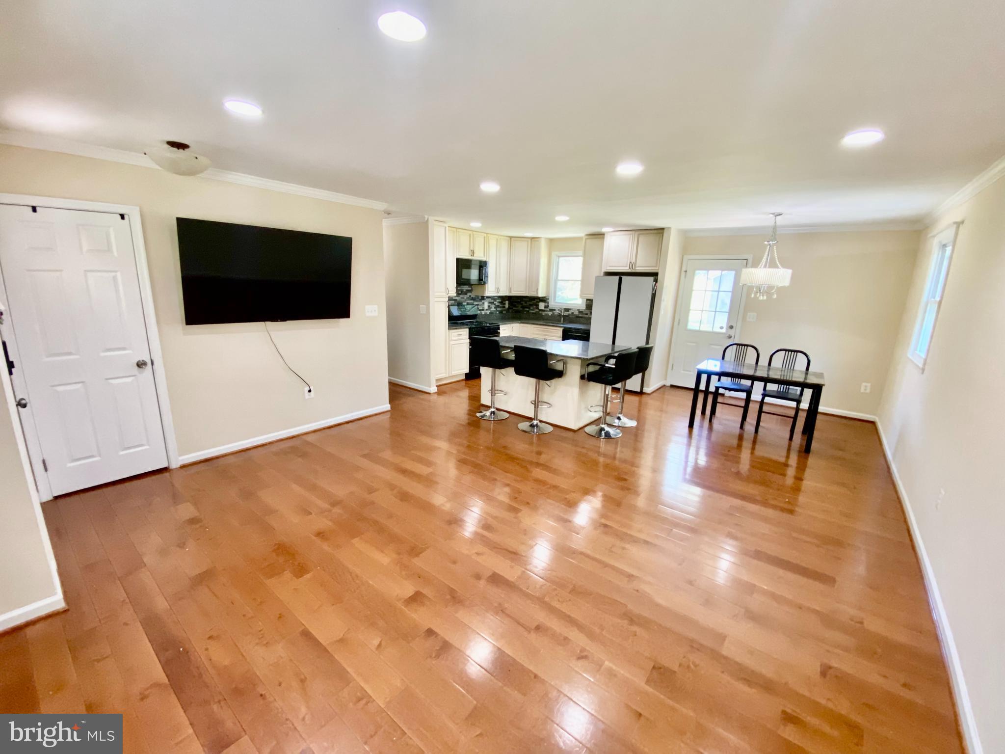 3809 WALNUT LANE