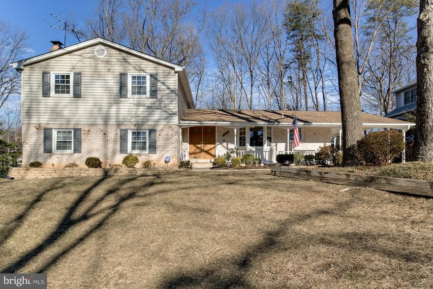 New Reynard boasts over 2900 Sqft. Gleaming HDWD floors on ML, Open Floor Plan ML, 5th BR, Gourmet Kitchen, Upper Level has Spacious Master Bedroom & Luxury Bath, 3 other spacious Bedrooms, and updated Hall Bath. LL has Den, game room, workshop area, and laundry! Hot Tub, Brand new Trex Deck 2017, Large shed, w/ fenced yard! TOP SCHOOLS! Close to NGA, FT Belvoir, Metro Rail & Shopping!