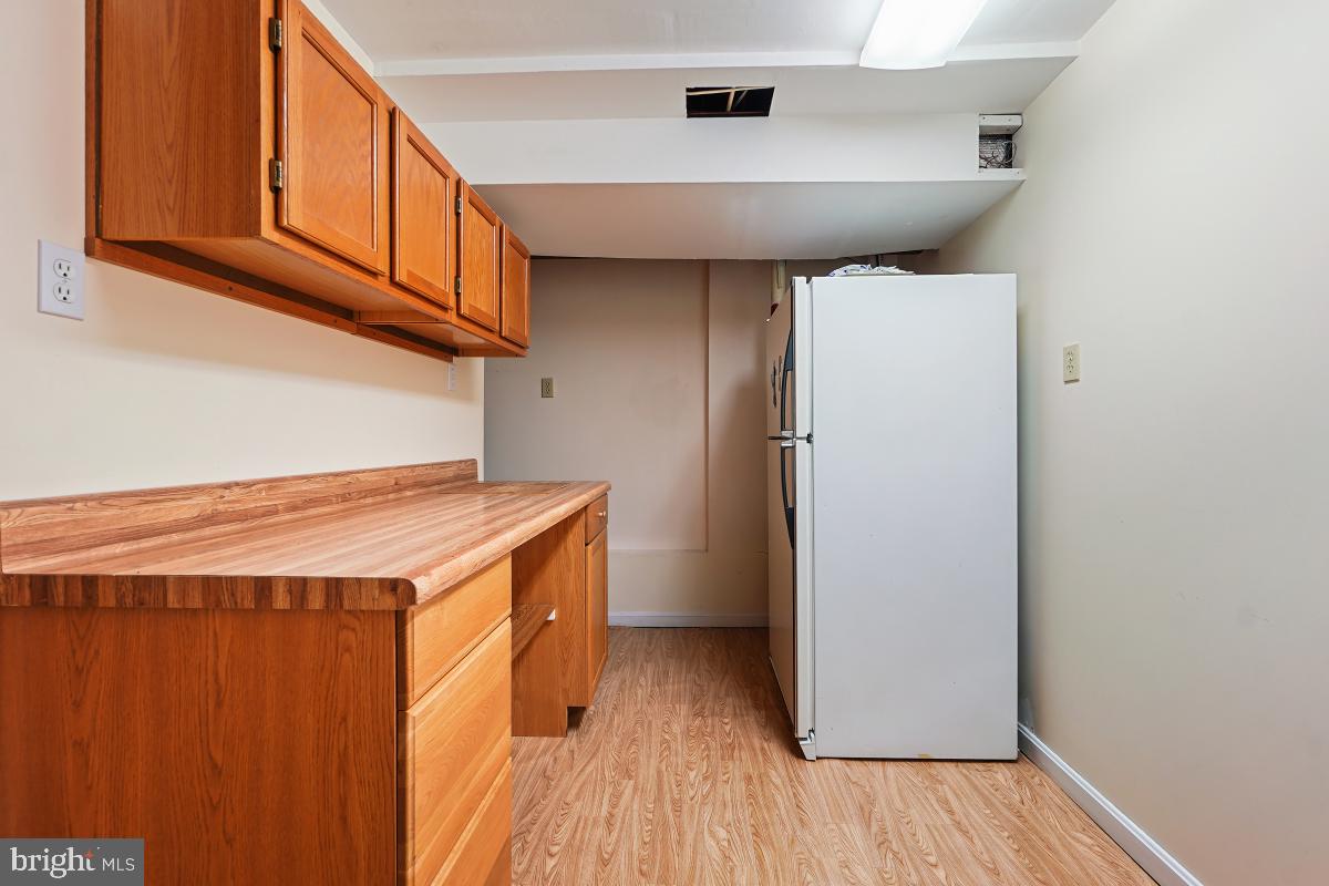 BROOKEVILLE KNOLLS - Residential Lease