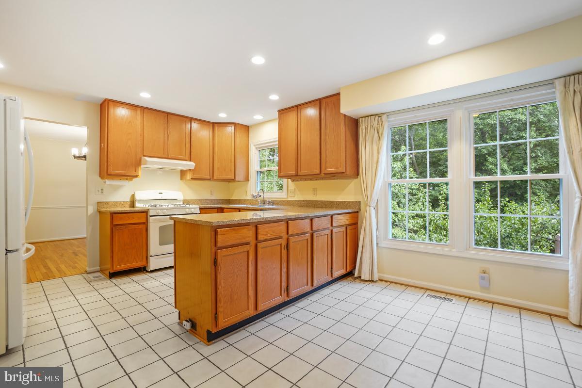 BROOKEVILLE KNOLLS - Residential Lease