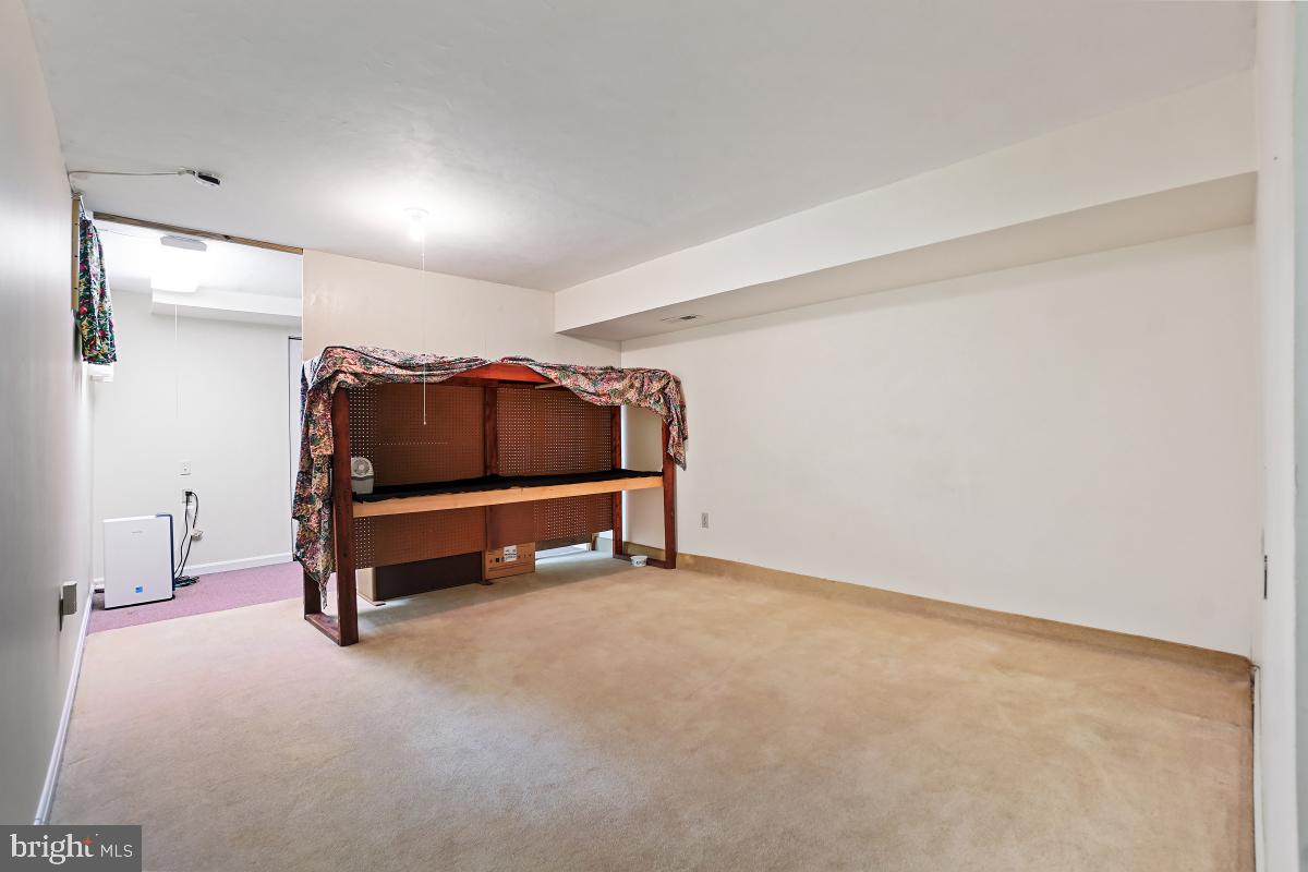 BROOKEVILLE KNOLLS - Residential Lease