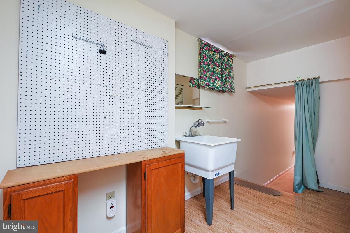 BROOKEVILLE KNOLLS - Residential Lease