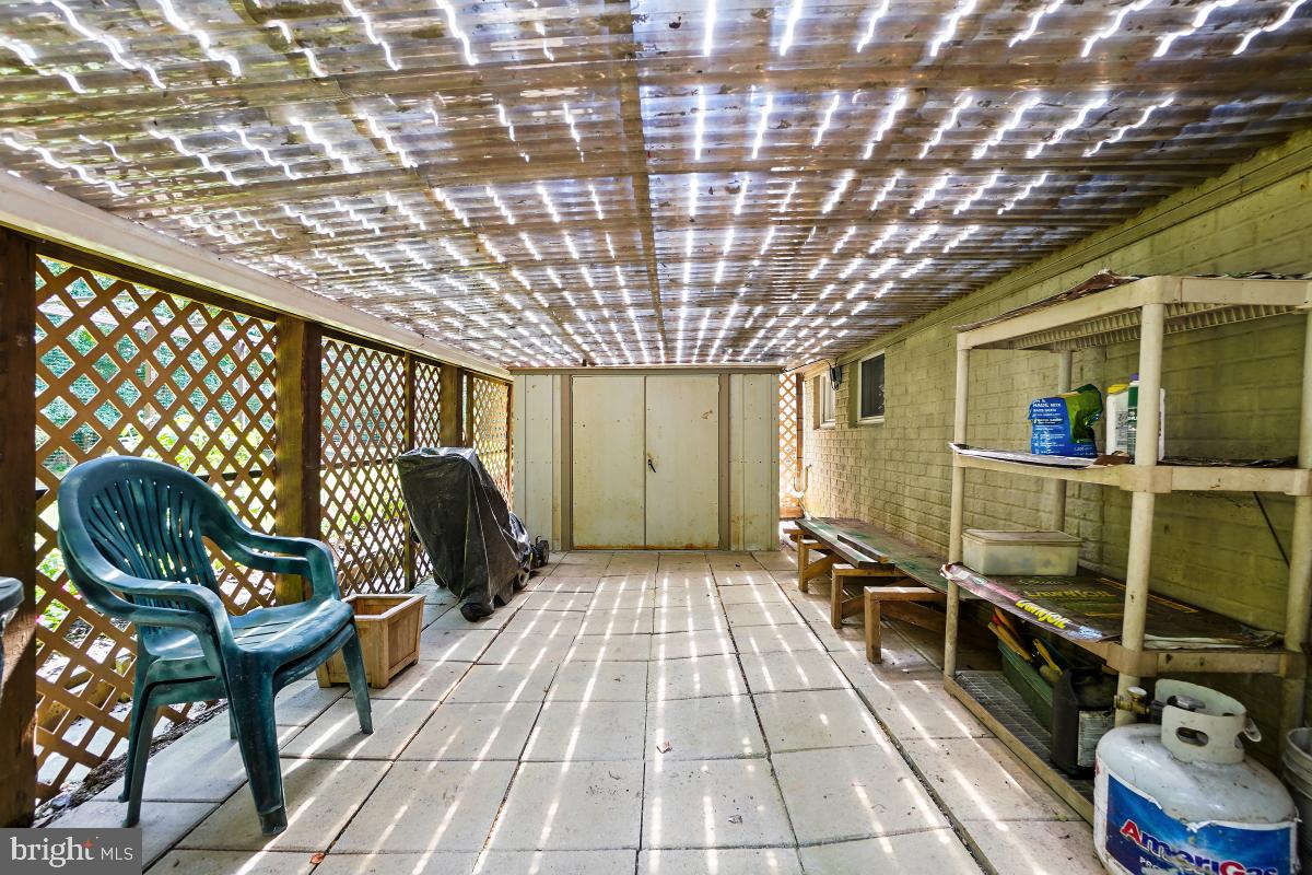 BROOKEVILLE KNOLLS - Residential Lease