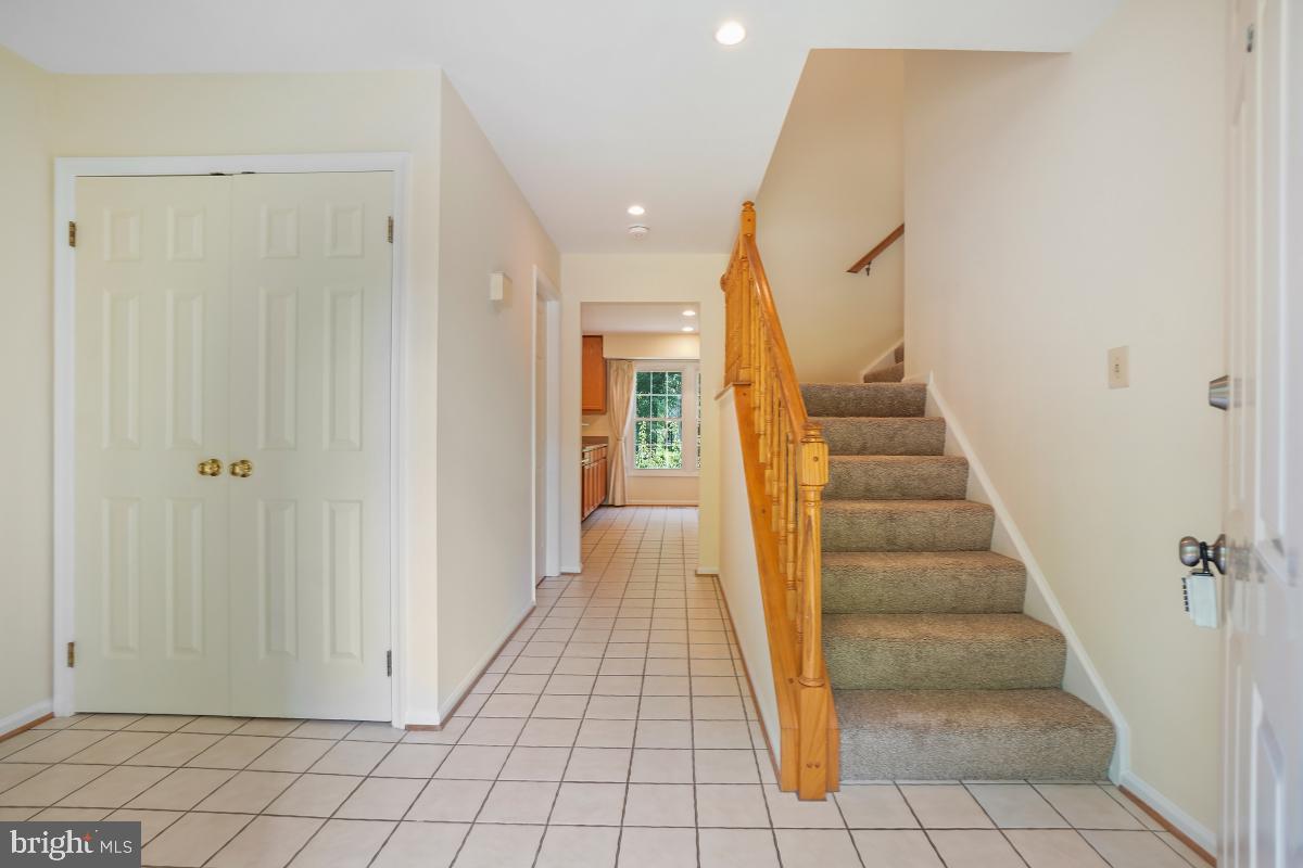 BROOKEVILLE KNOLLS - Residential Lease