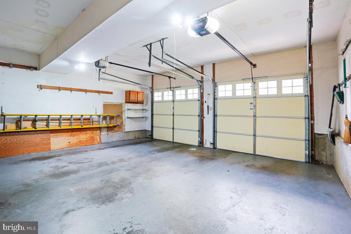 BROOKEVILLE KNOLLS - Residential Lease