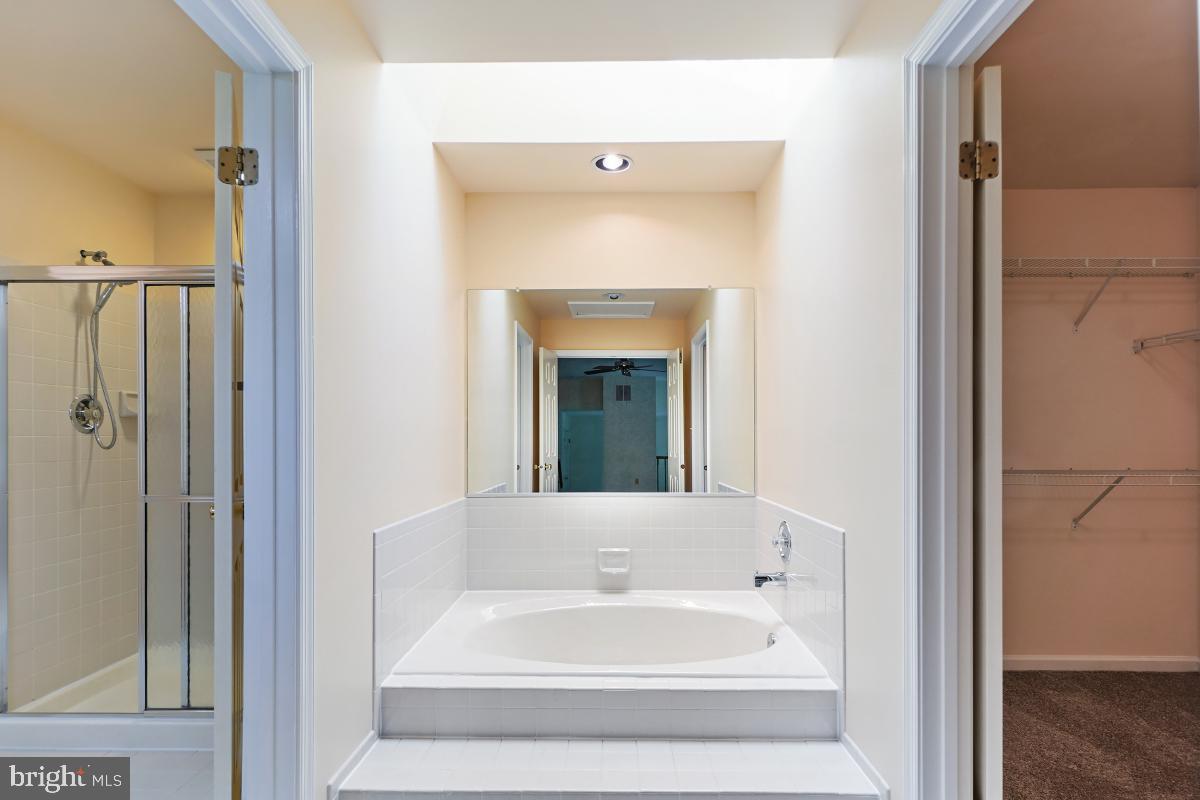 BROOKEVILLE KNOLLS - Residential Lease