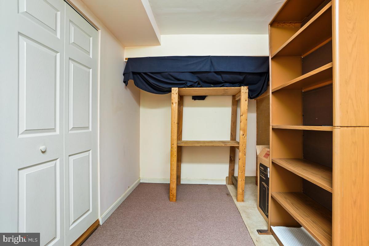 BROOKEVILLE KNOLLS - Residential Lease