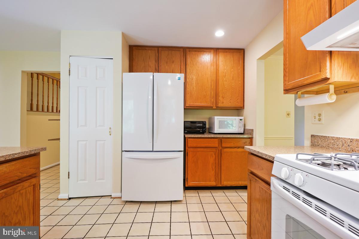 BROOKEVILLE KNOLLS - Residential Lease