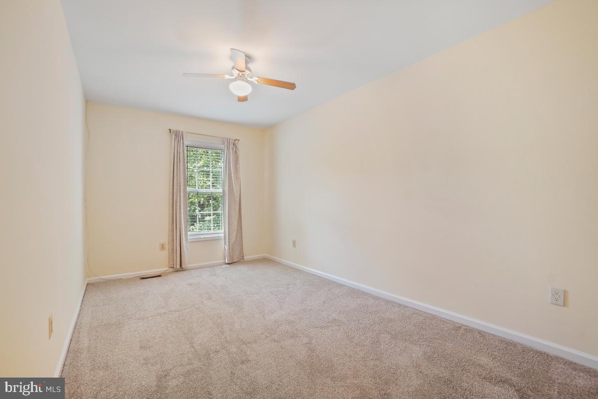 BROOKEVILLE KNOLLS - Residential Lease