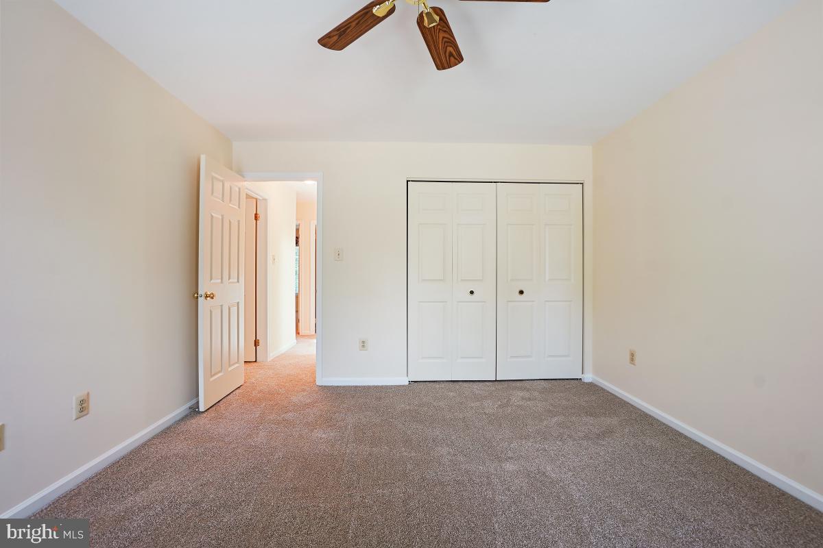 BROOKEVILLE KNOLLS - Residential Lease