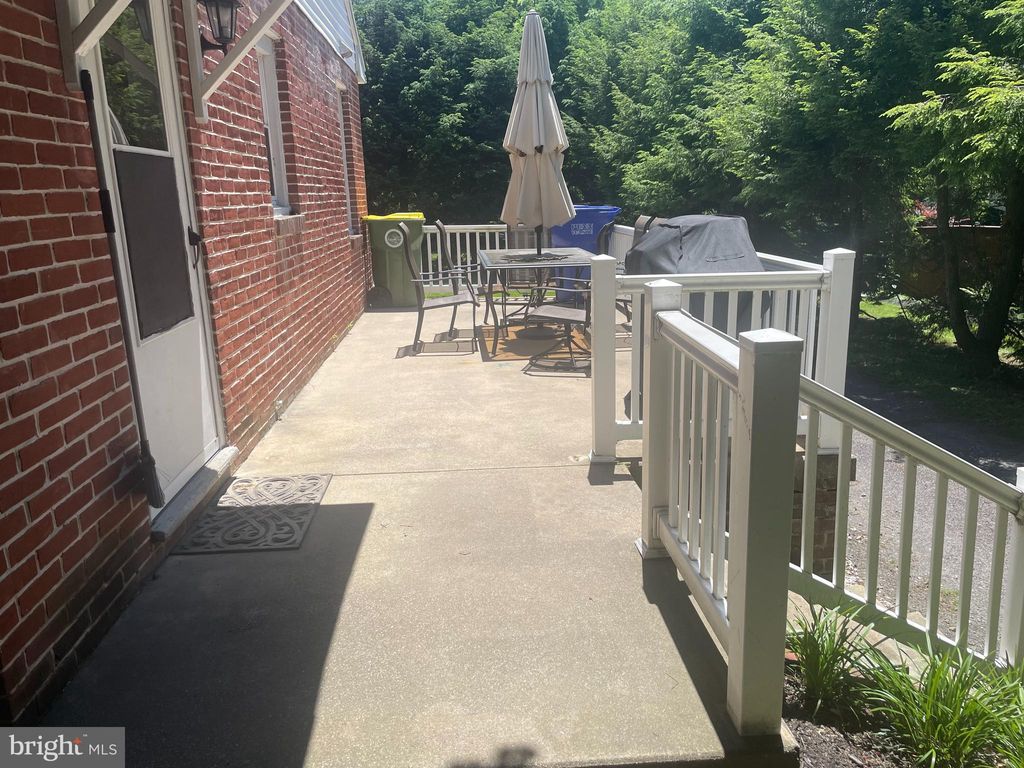 Photo of 1710 Rockvale Road, Lancaster, PA 17602 (MLS # PALA2051860)