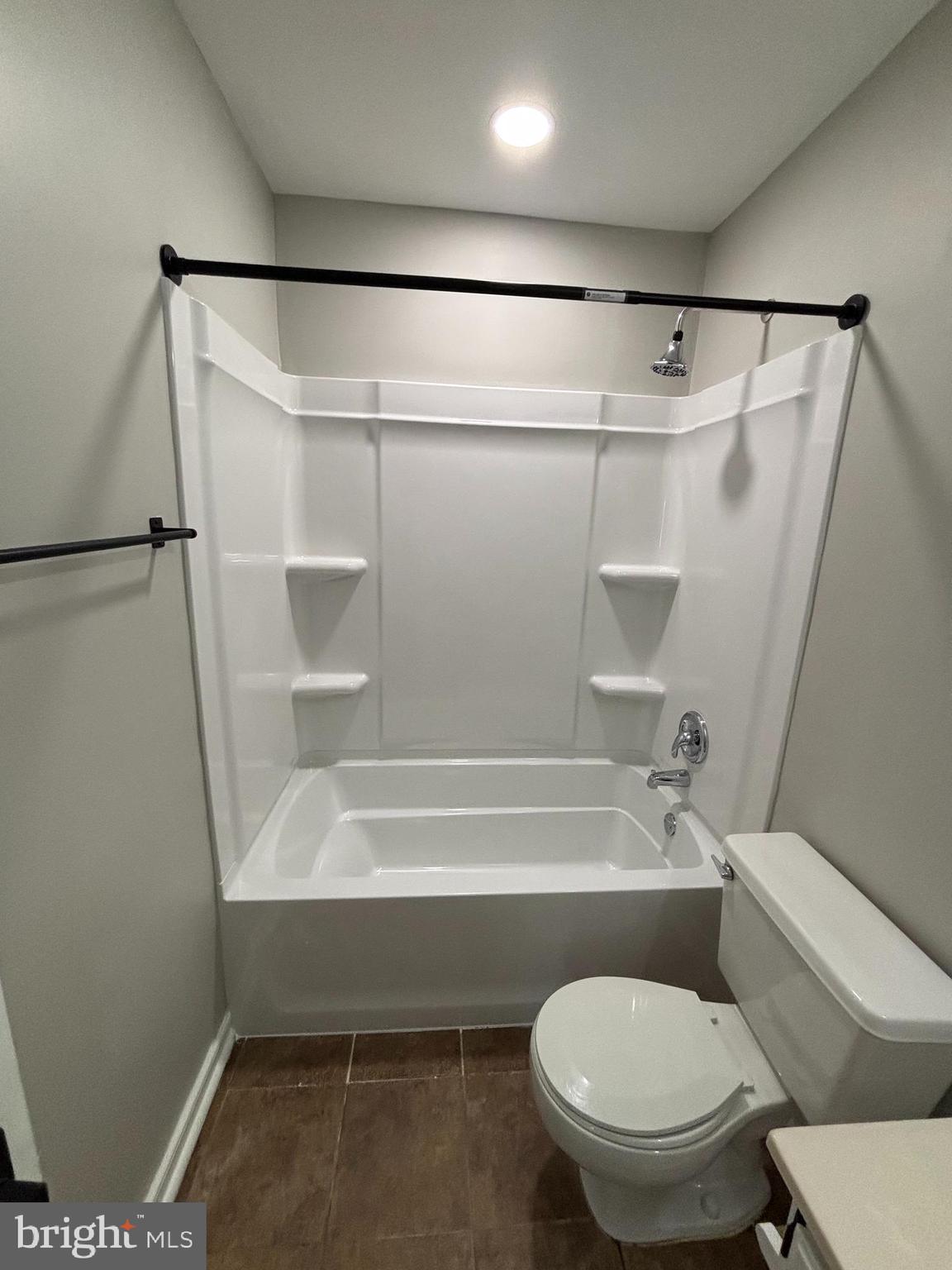 SHADOW WOODS - Residential Lease