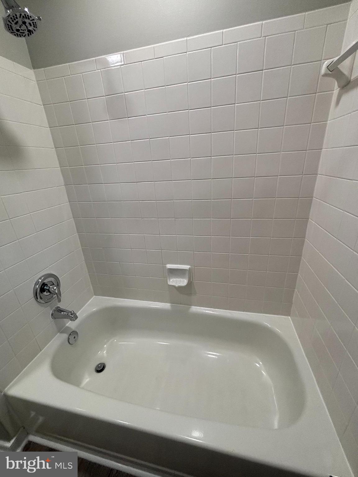 SHADOW WOODS - Residential Lease