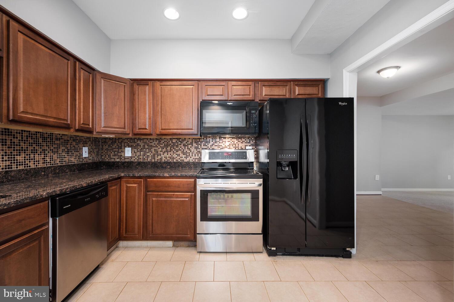 ELYSIAN WOODS - Residential Lease