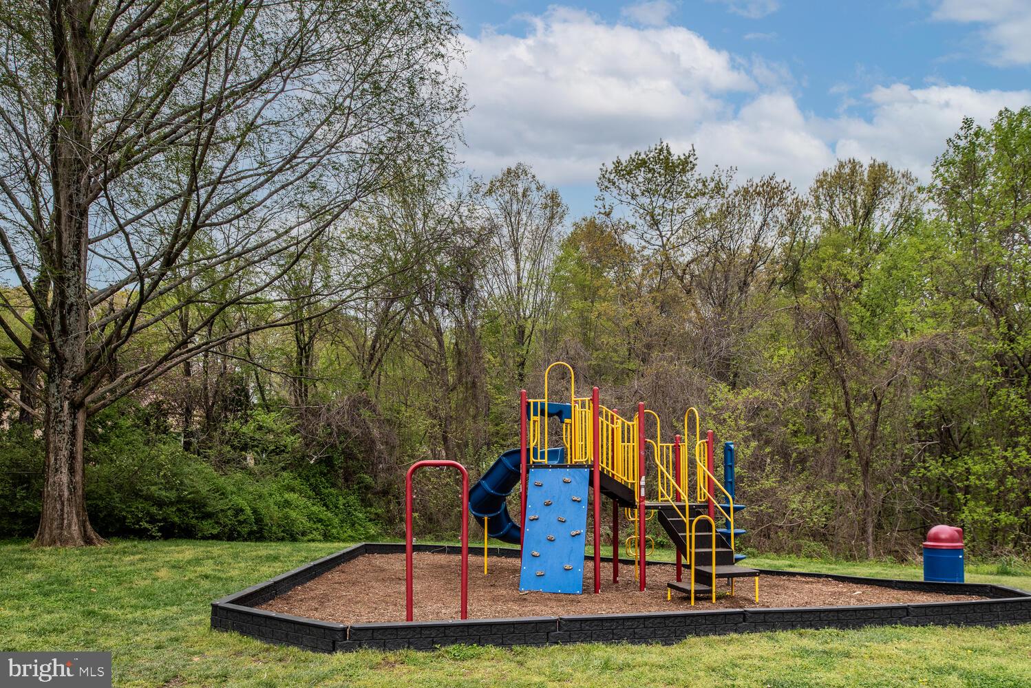 ELYSIAN WOODS - Residential Lease