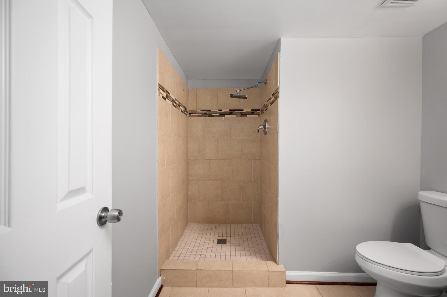 ELYSIAN WOODS - Residential Lease