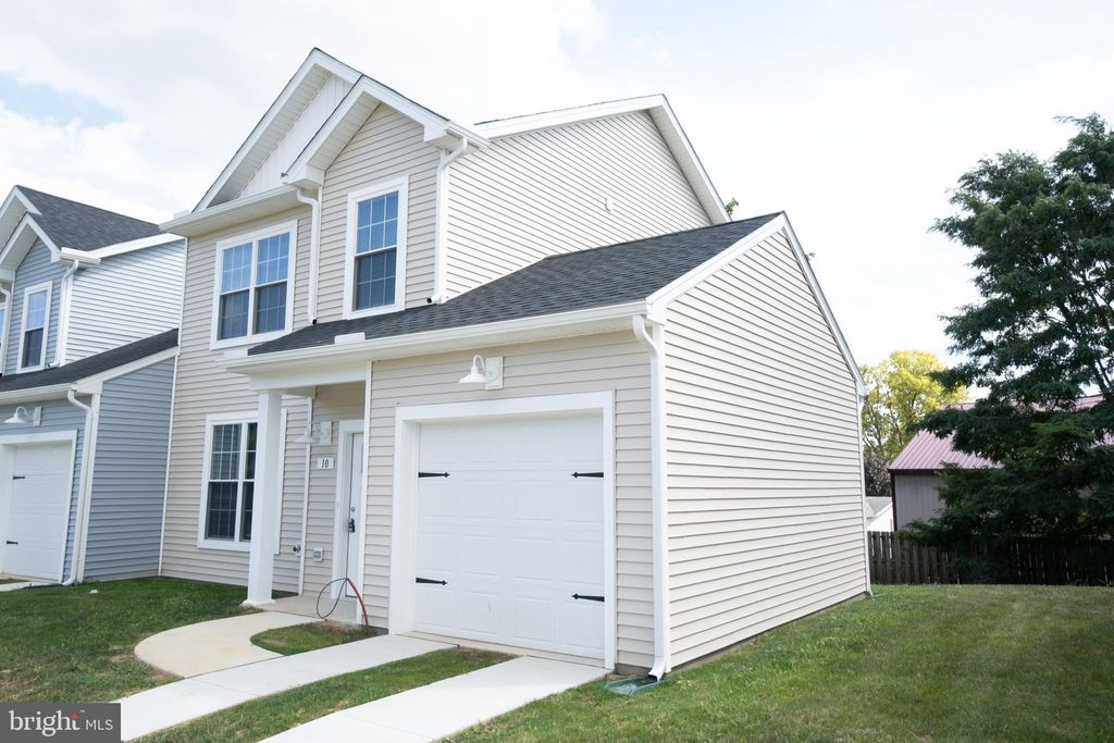 Photo of 129 Katonah Drive #78, RED LION, PA 17356 (MLS # PAYK2095418)