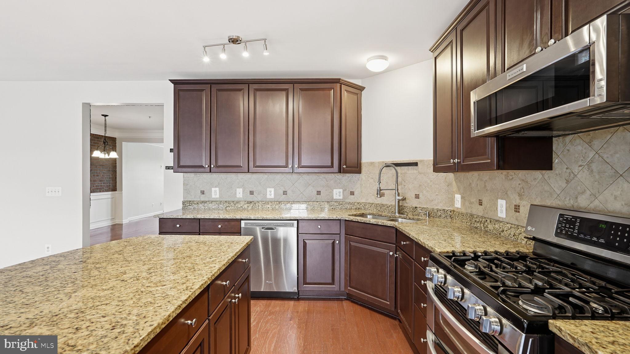 POTOMAC CLUB CONDOMINIUMS - Residential