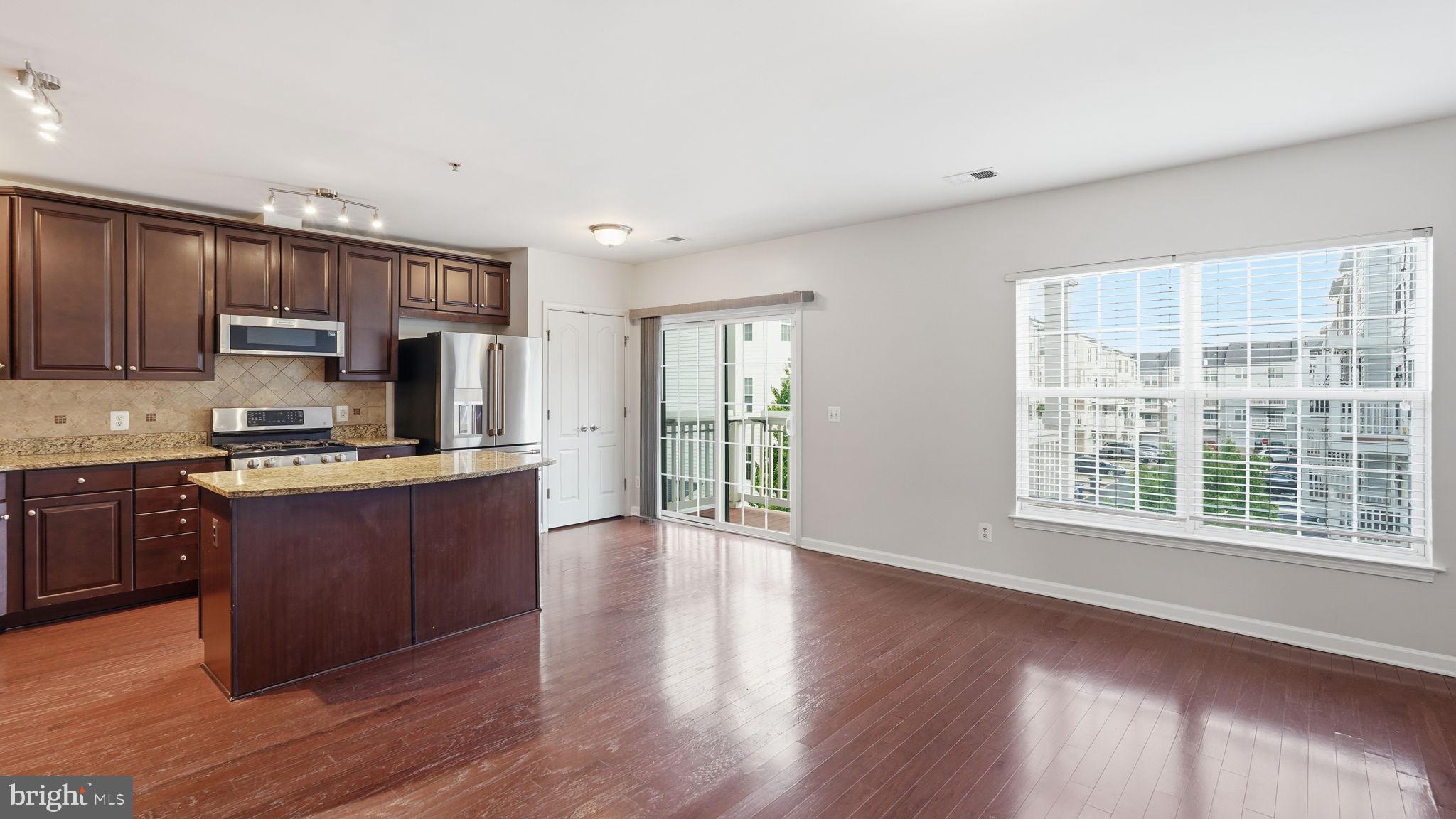 POTOMAC CLUB CONDOMINIUMS - Residential