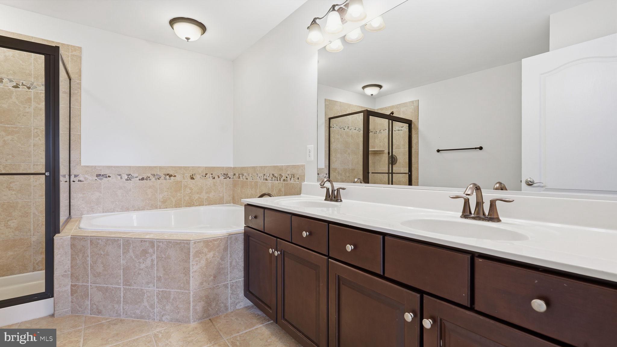 POTOMAC CLUB CONDOMINIUMS - Residential