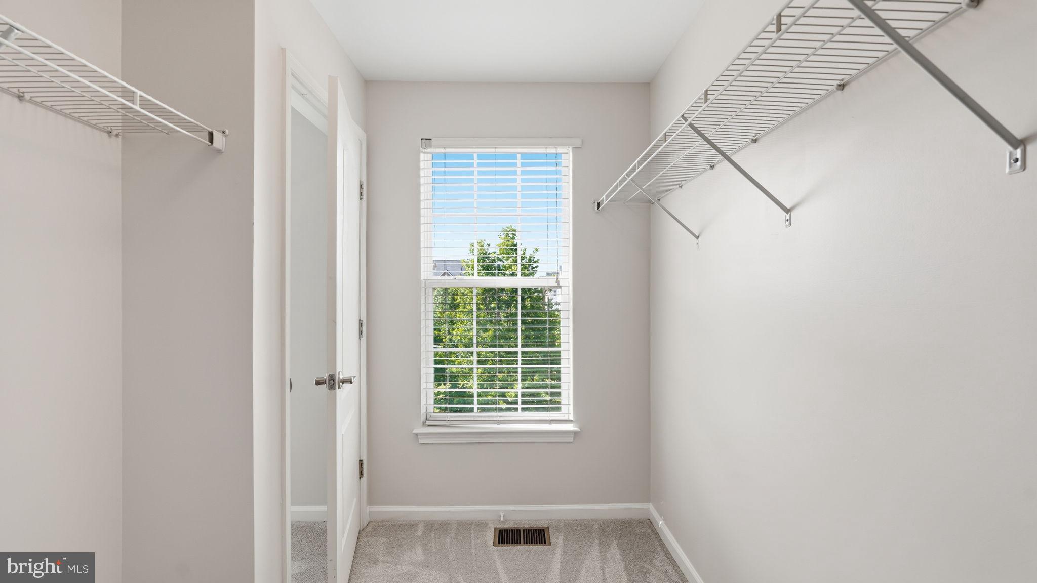 POTOMAC CLUB CONDOMINIUMS - Residential