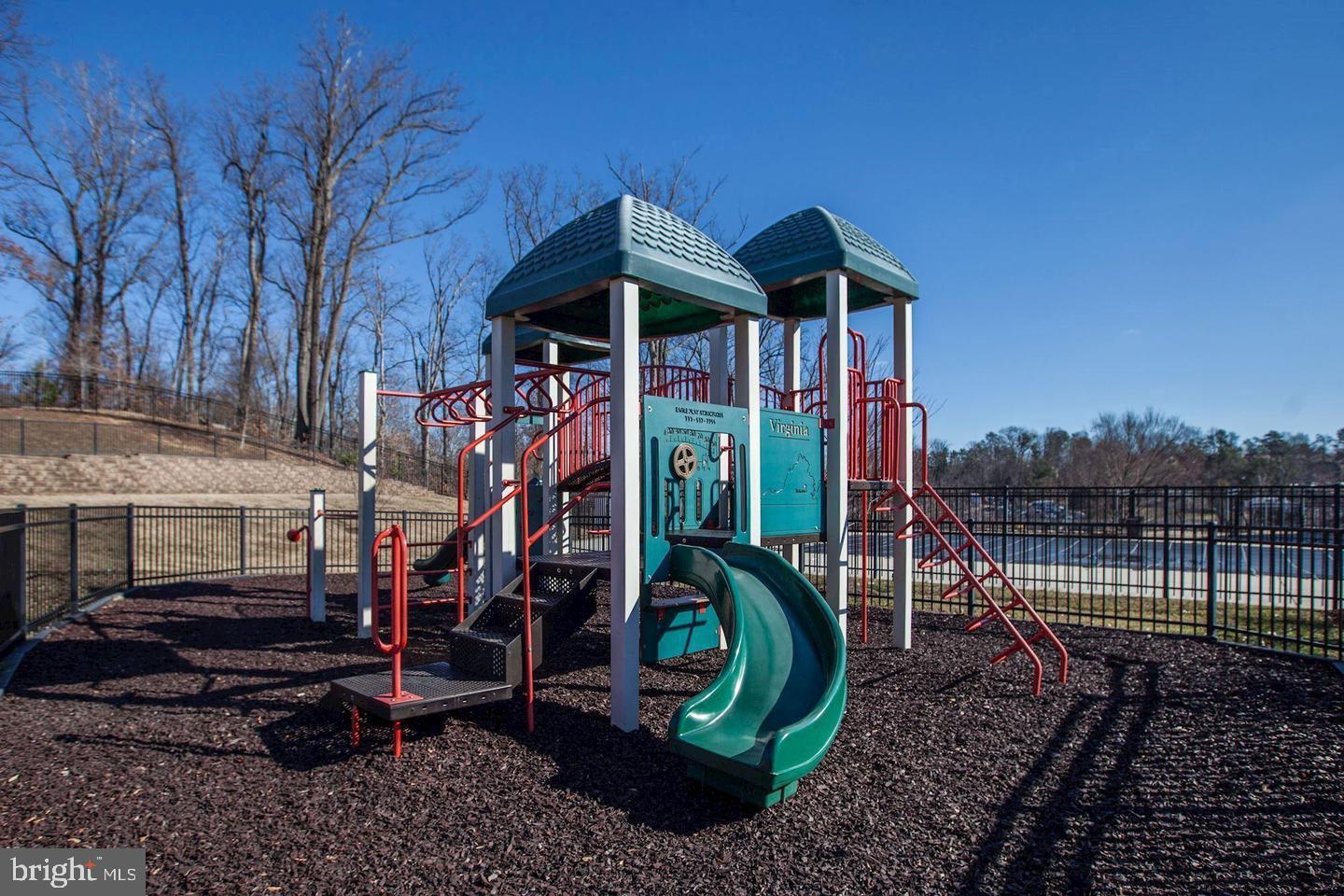 POTOMAC CLUB CONDOMINIUMS - Residential