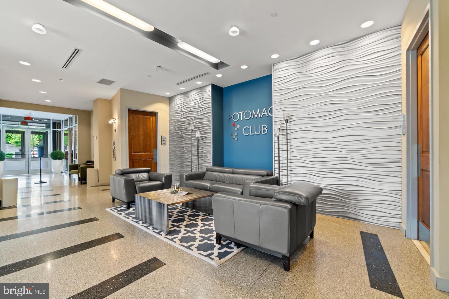 POTOMAC CLUB CONDOMINIUMS - Residential