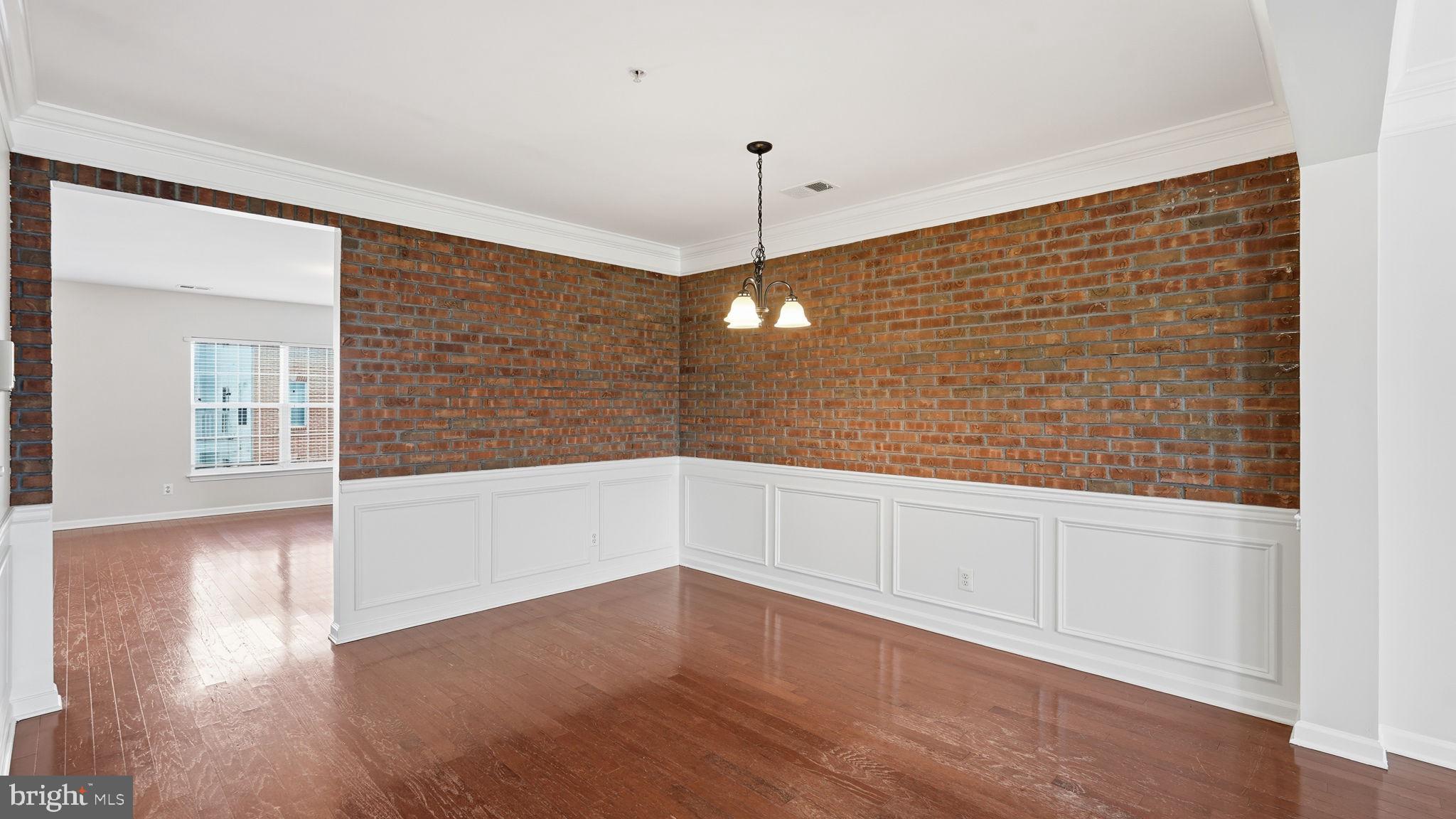 POTOMAC CLUB CONDOMINIUMS - Residential