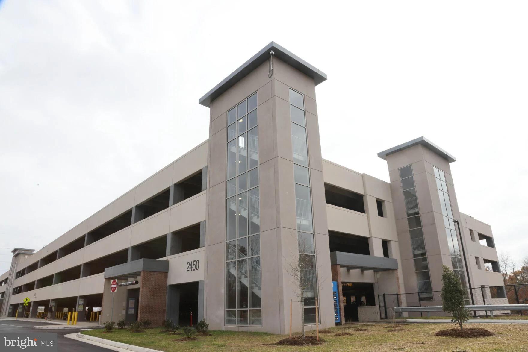 POTOMAC CLUB CONDOMINIUMS - Residential