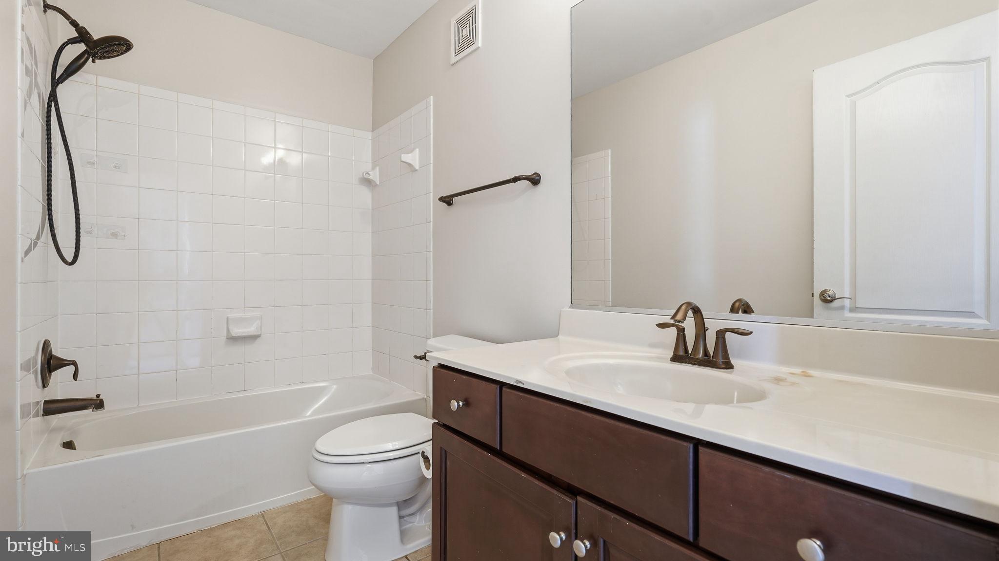 POTOMAC CLUB CONDOMINIUMS - Residential