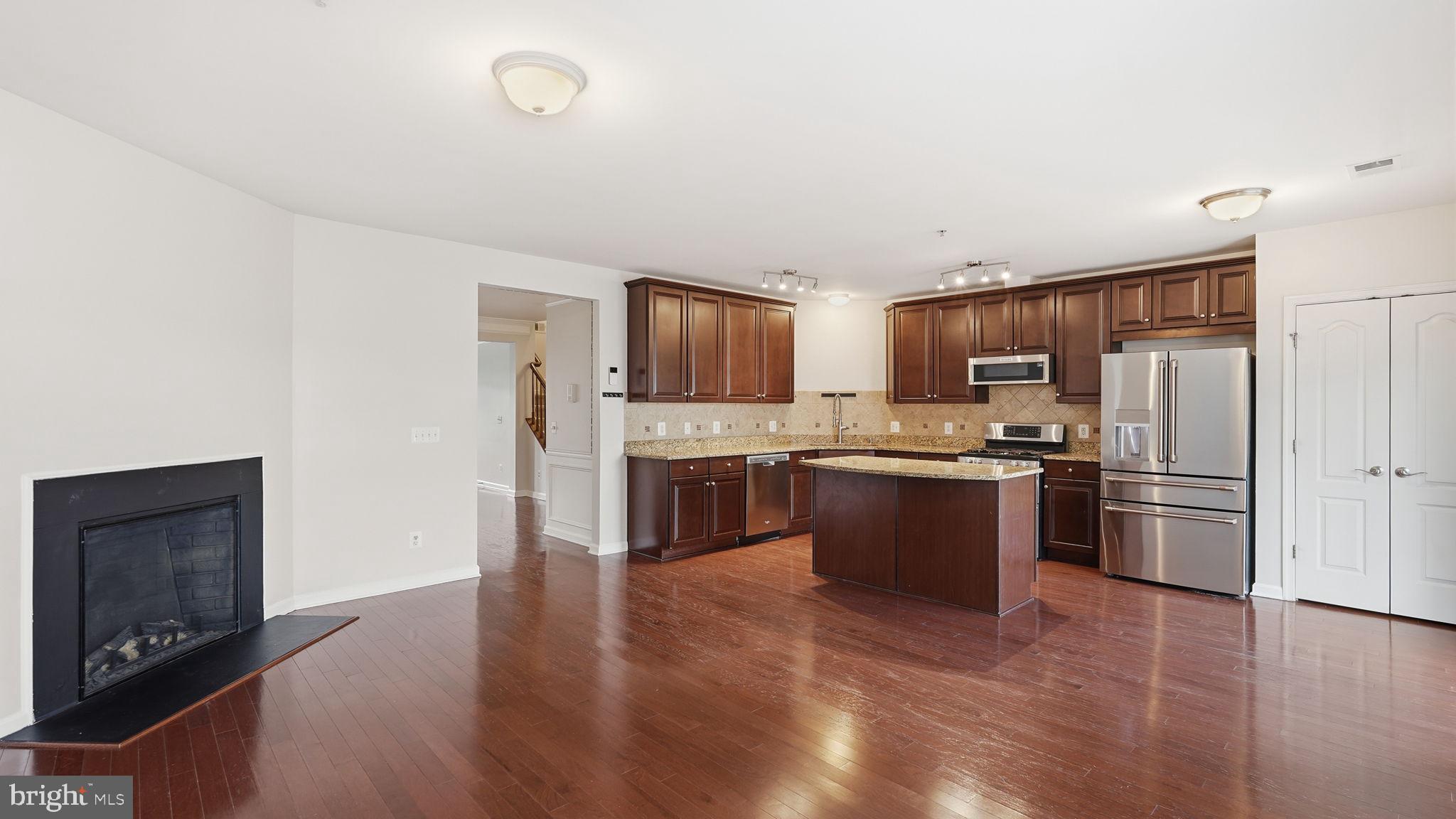 POTOMAC CLUB CONDOMINIUMS - Residential