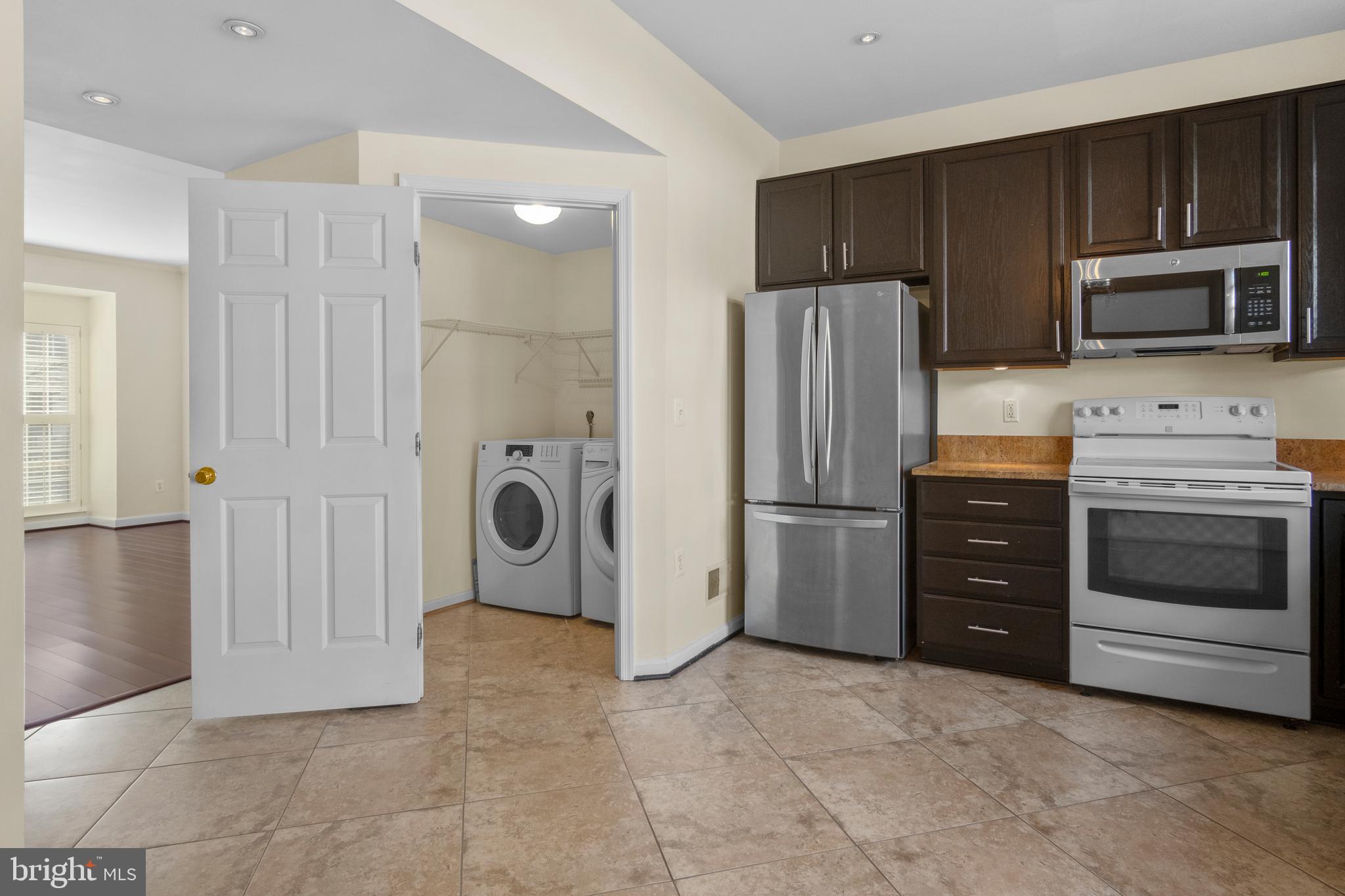 CEDAR LAKES - Residential Lease