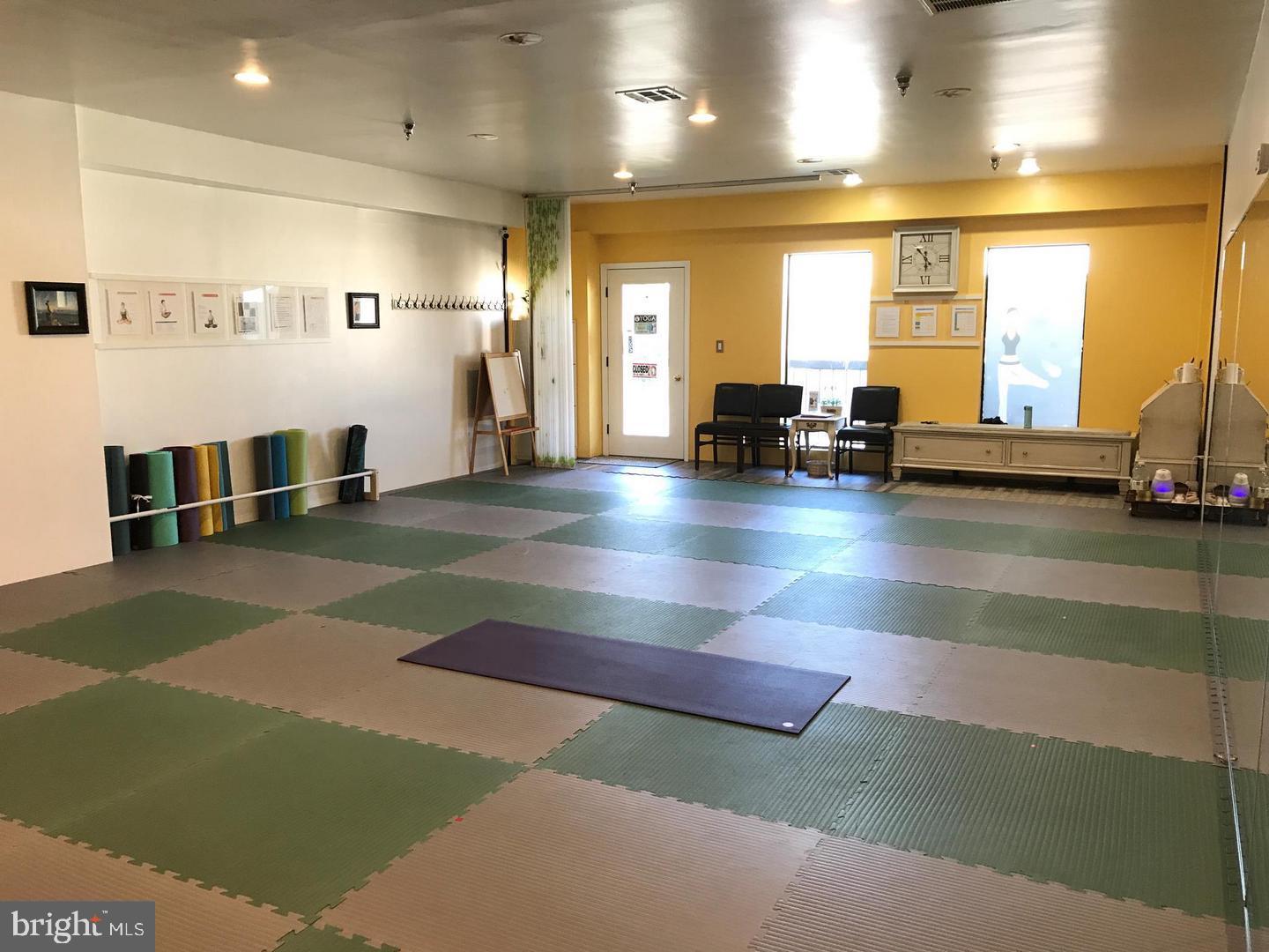 BETHANY 40 CENTER - Commercial Lease