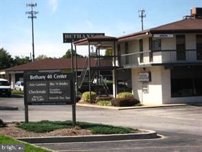 BETHANY 40 CENTER - Commercial Lease