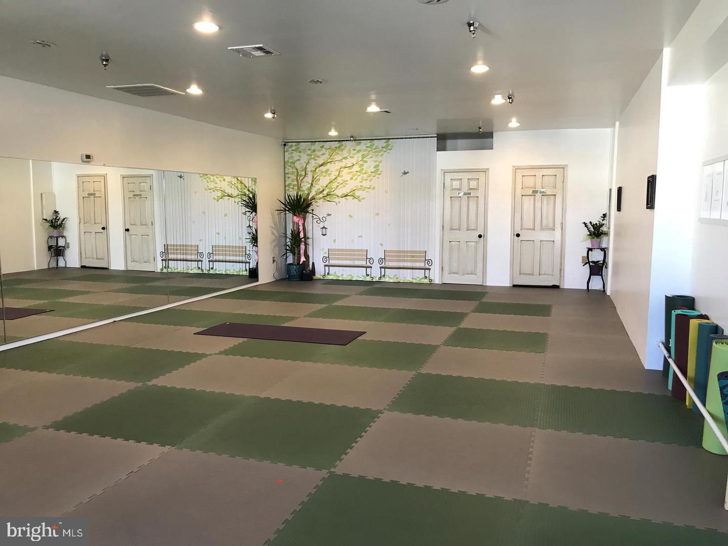 BETHANY 40 CENTER - Commercial Lease