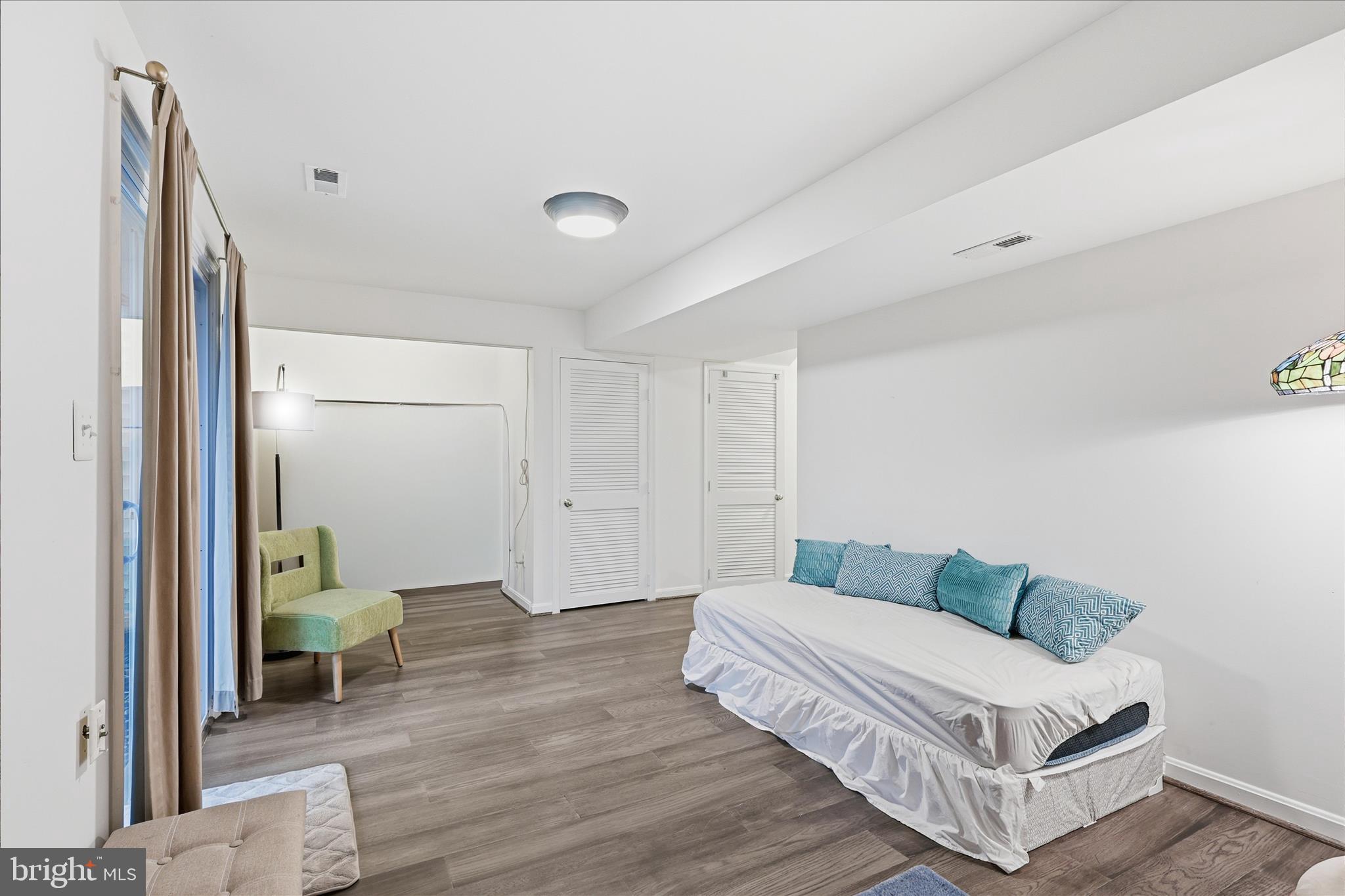 LIFESTYLE AT SULLY STATION - Residential