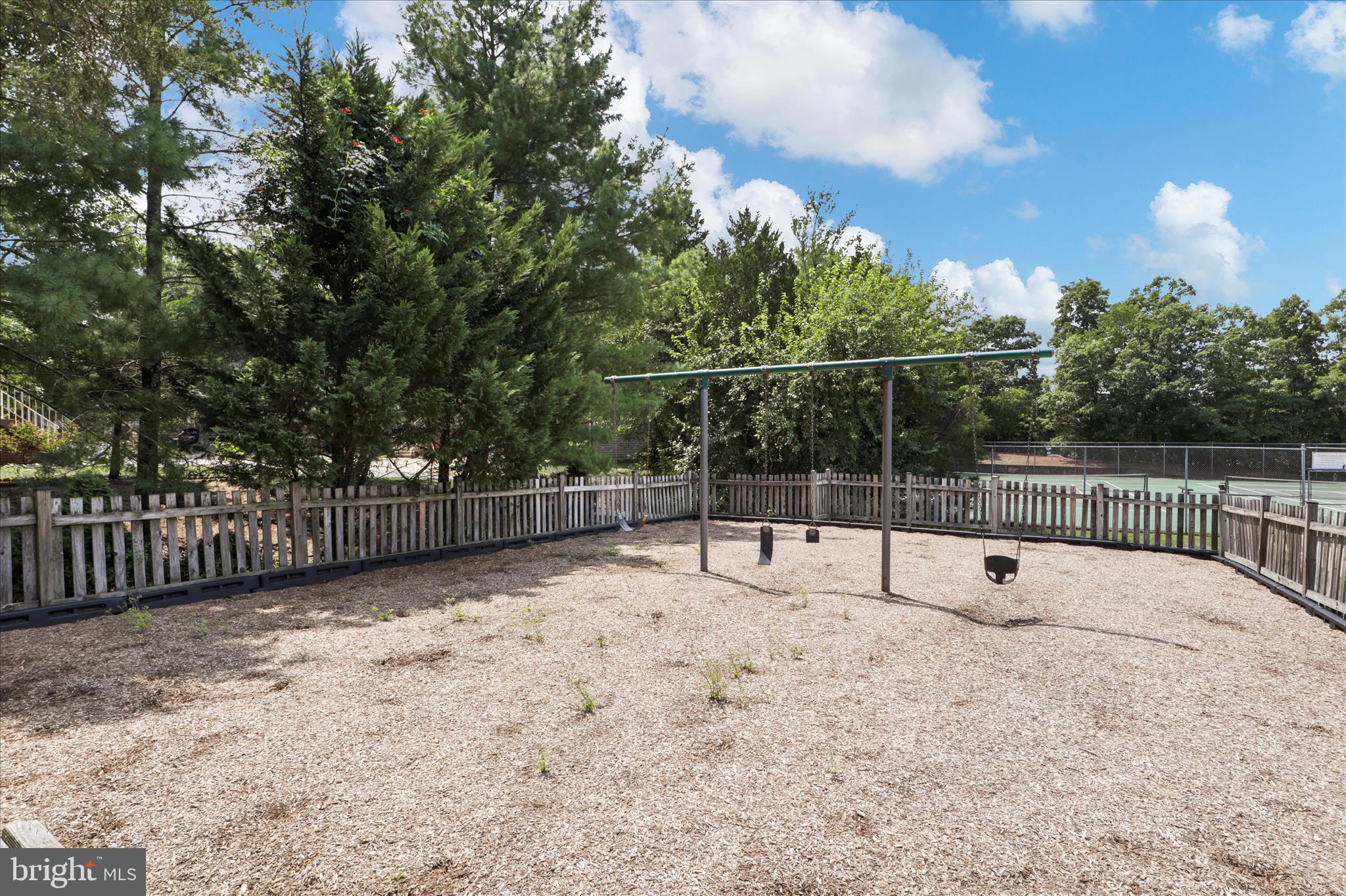 LIFESTYLE AT SULLY STATION - Residential