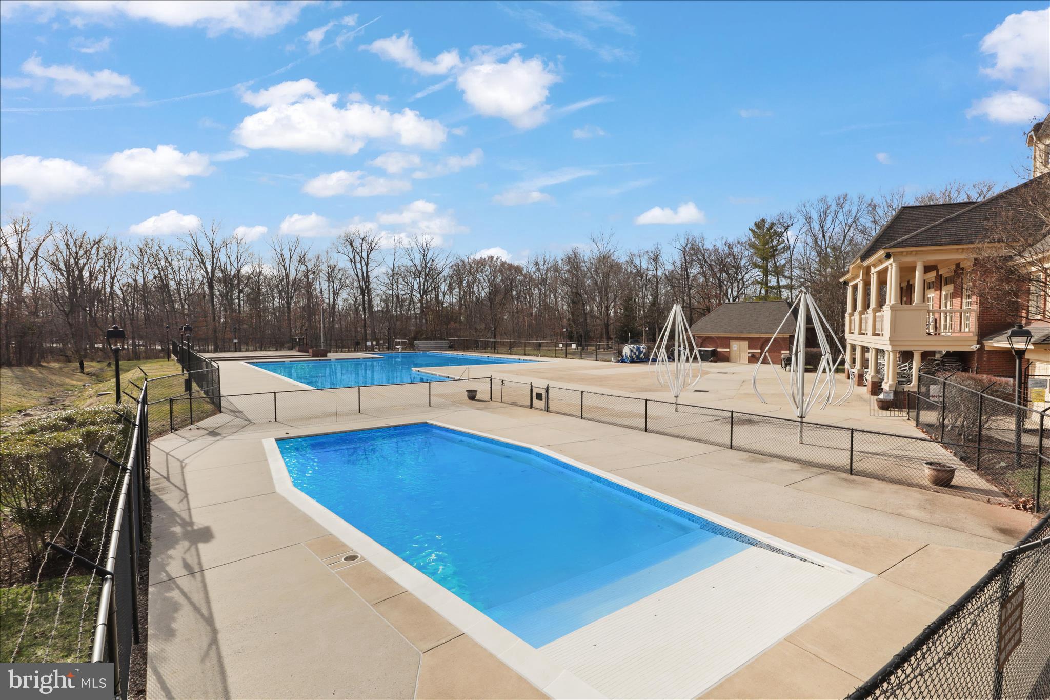 LIFESTYLE AT SULLY STATION - Residential