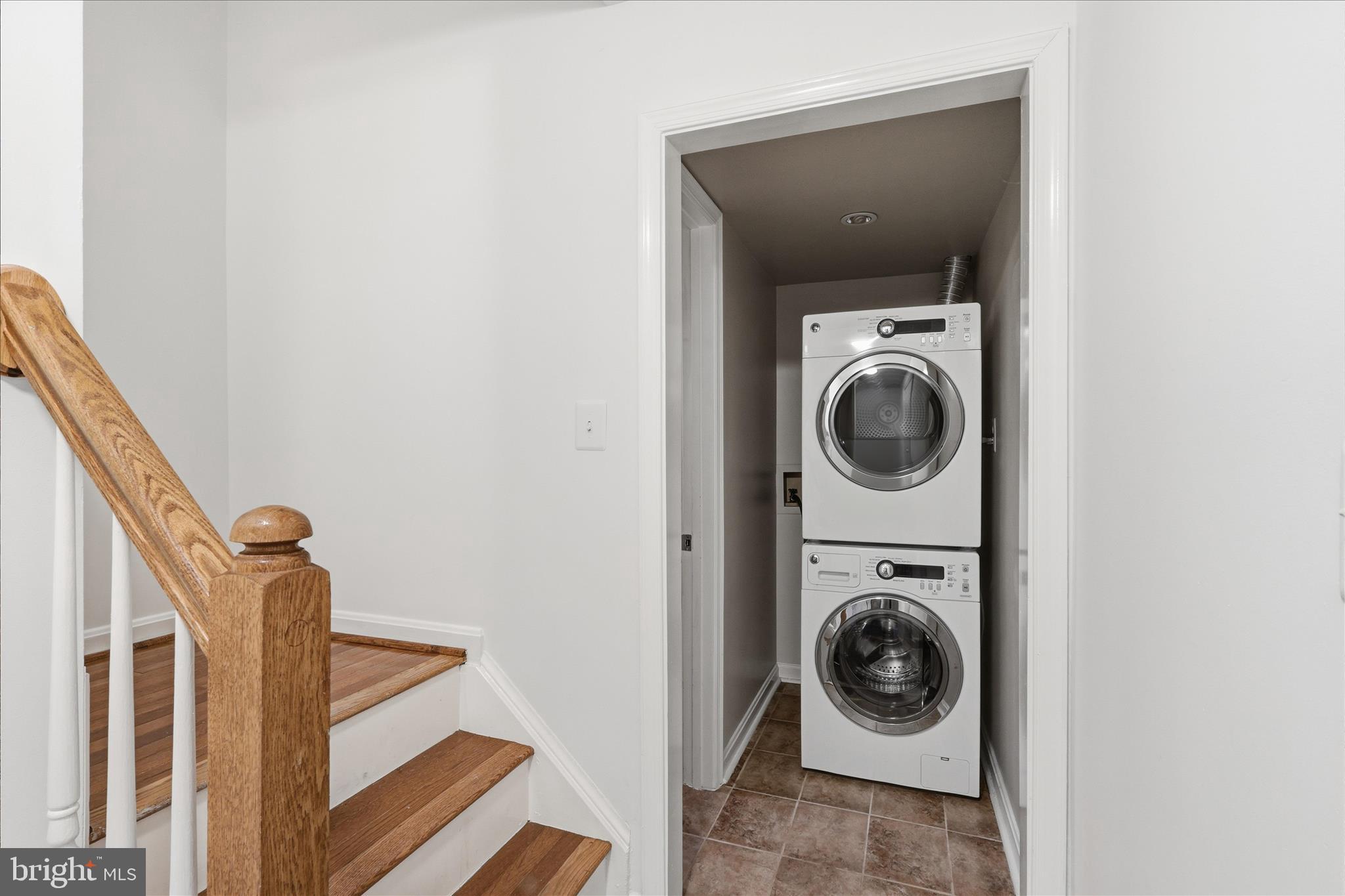 LIFESTYLE AT SULLY STATION - Residential