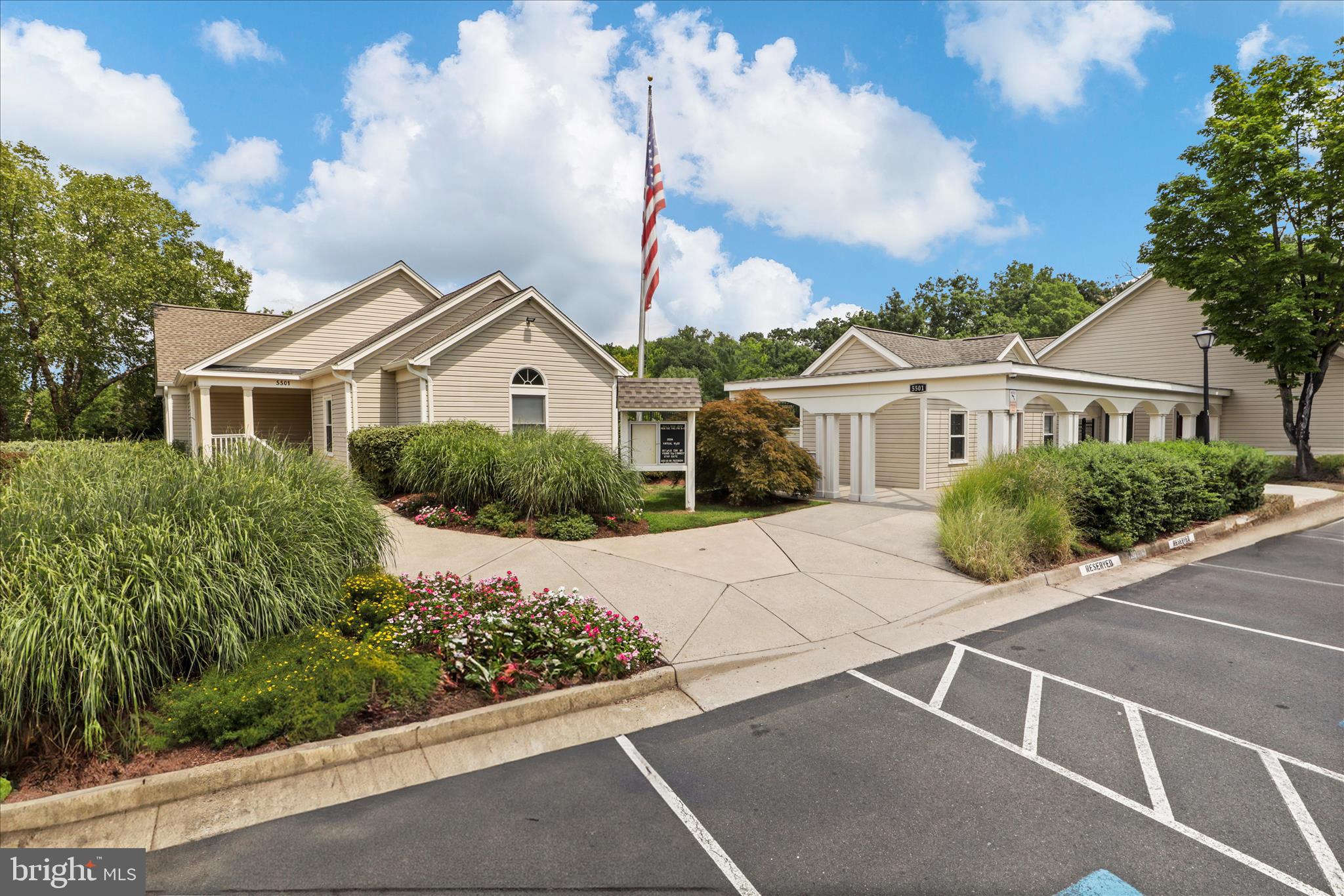 LIFESTYLE AT SULLY STATION - Residential