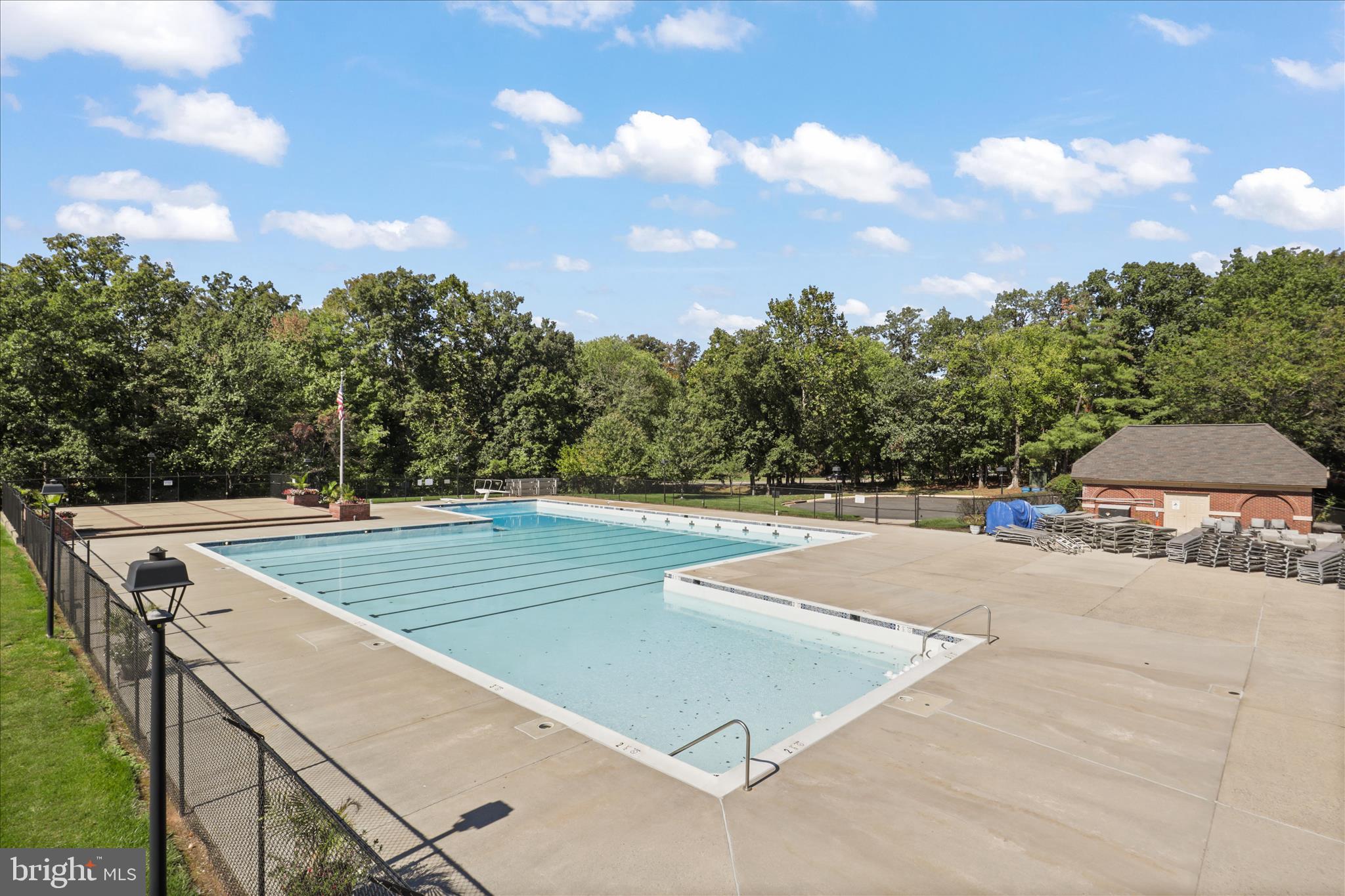 LIFESTYLE AT SULLY STATION - Residential