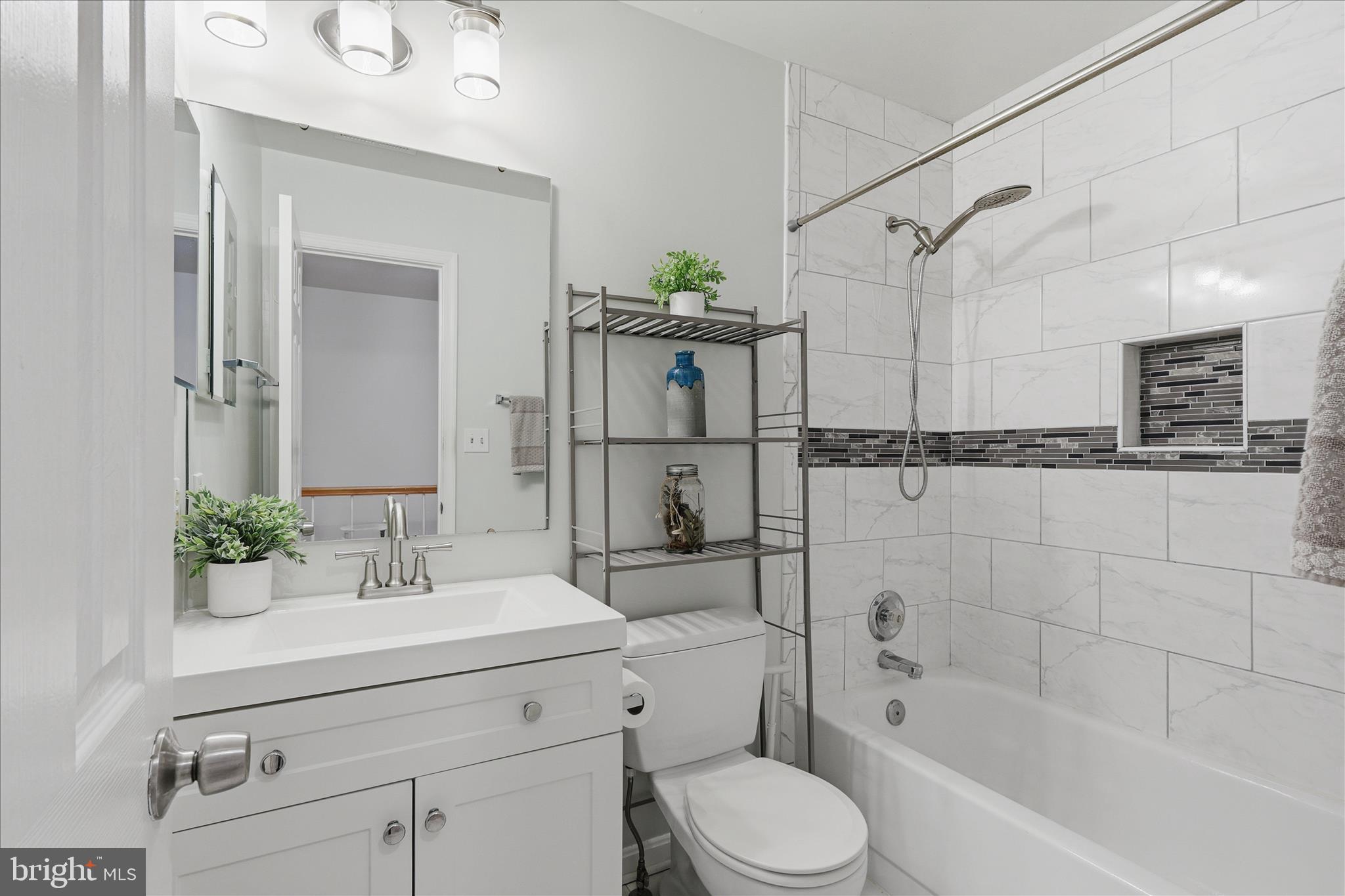 LIFESTYLE AT SULLY STATION - Residential