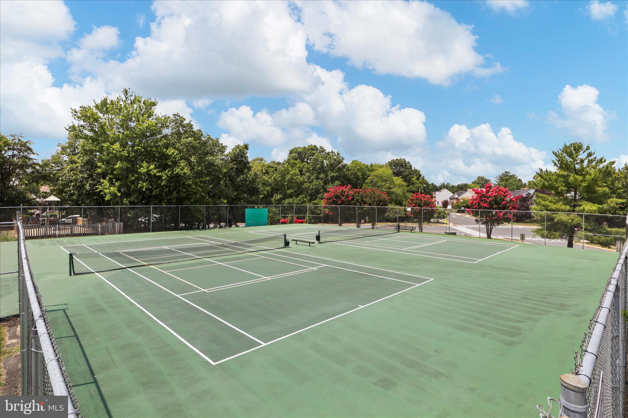 LIFESTYLE AT SULLY STATION - Residential