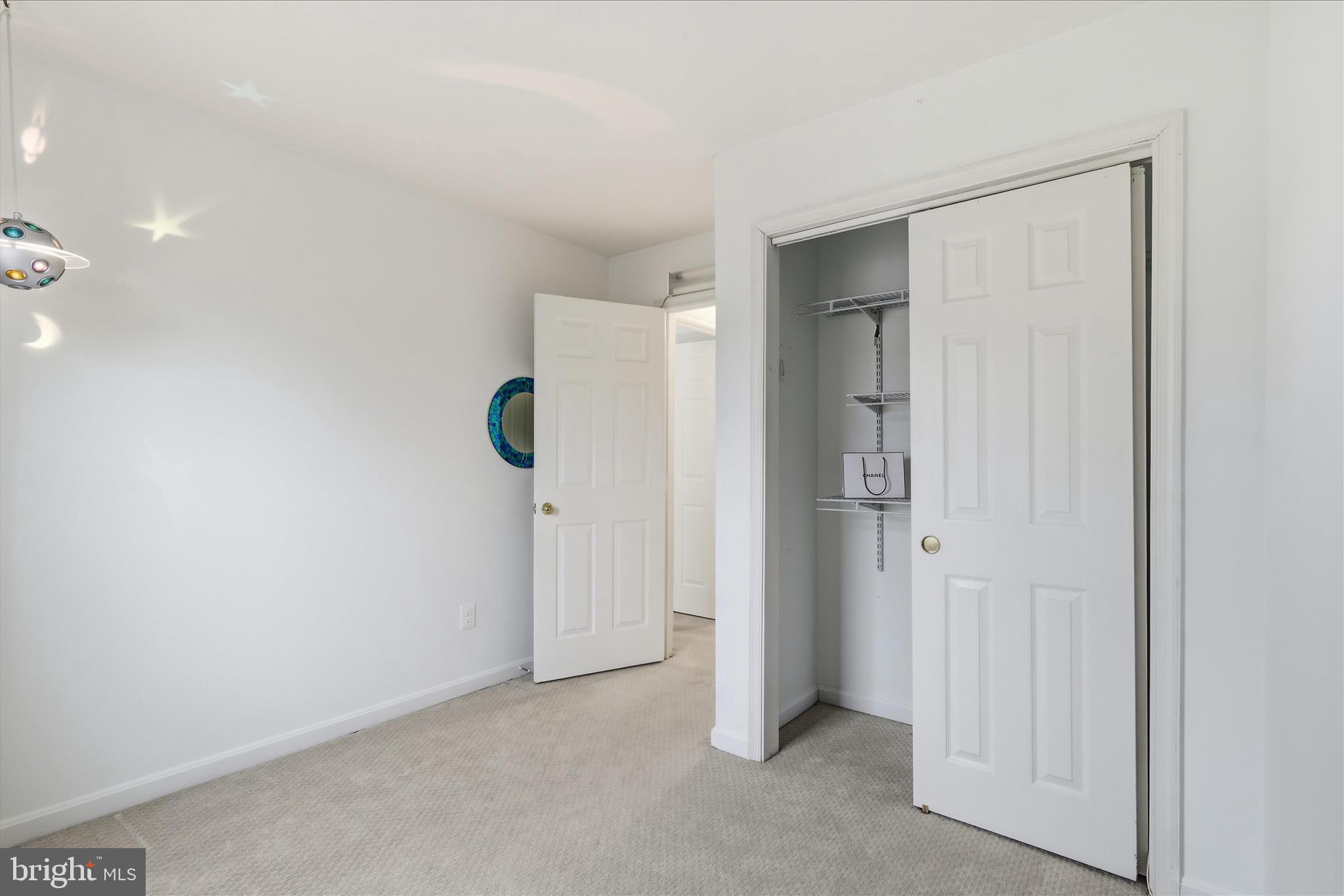 LIFESTYLE AT SULLY STATION - Residential